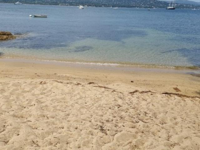 OFF MARKET GASSIN VILLA PIEDS DANS L'EAU