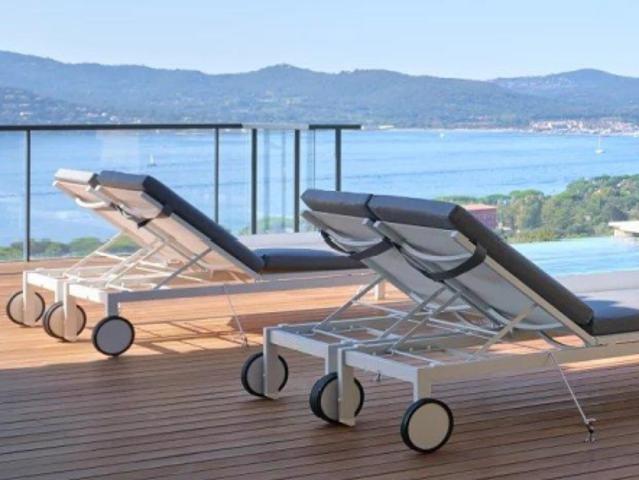 Off Market Grimaud Villa contemporaine neuve avec vue mer