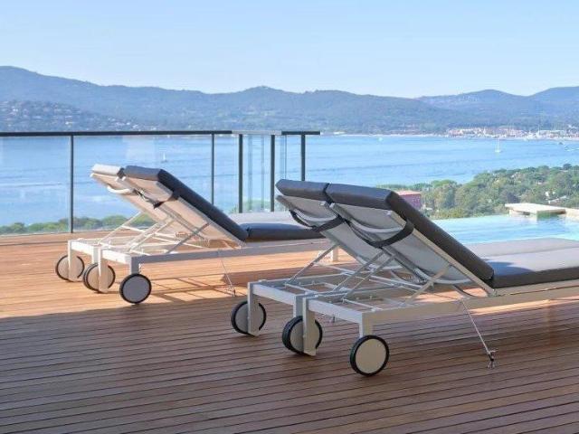 Off Market Grimaud Villa contemporaine neuve avec vue mer pa. 350m² Grimaud