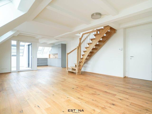 Offen gestaltete Dachgeschoss Maisonette mit Wintergarten und Terrasse | Erstbezug