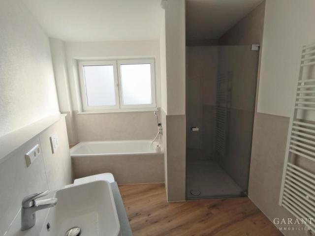ERSTBEZUG! 4,5 Zi. EG Wohnung + gr. Grt 108 qm Wfl hochwertige Bauweise, modern und schick
