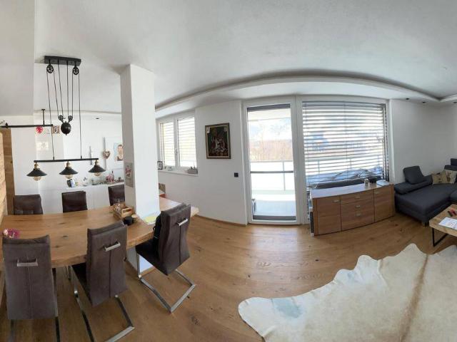 Offene Wohnung mit Terrasse