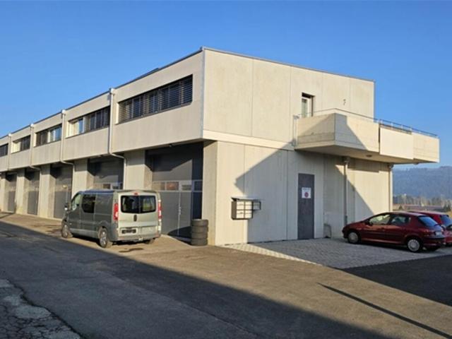 Offener Platz in Ponts de Martel