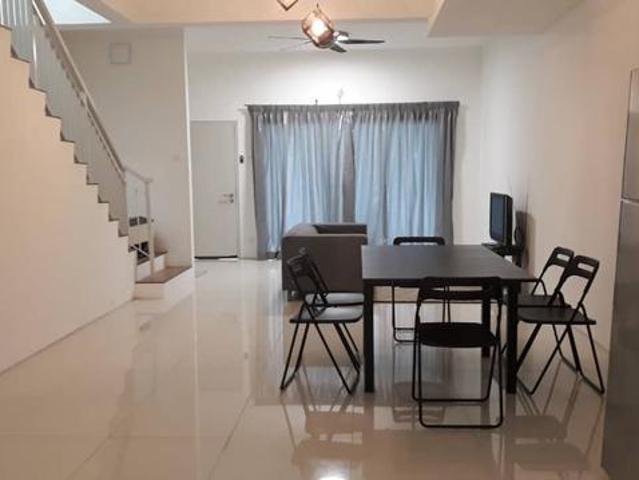 Offer Unit Casa Green Cybersouth 2 Sty Landed 2B3B Partially Furnish