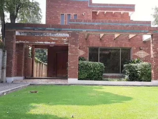Office Avelable FCc Lahore Gulberg 4 ID 21364