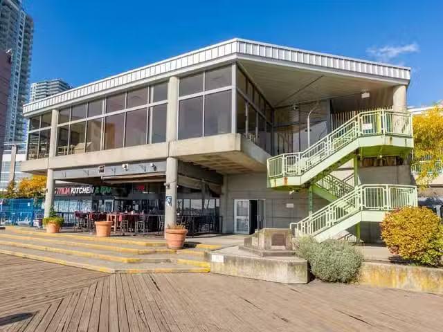 Office for lease in New Westminster, New Westminster, 213 810.