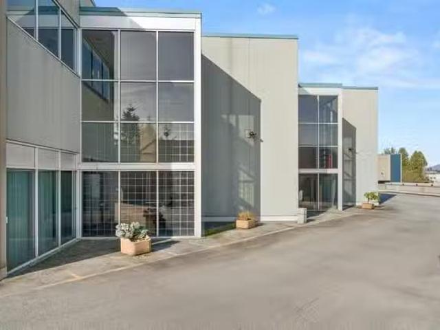 Office for lease in Burnaby, Burnaby North, 2802 Ingleton Aven.