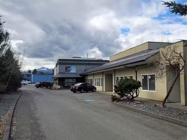 Office for lease in Courtenay, B 2435 Mansfield Dr, 1032098