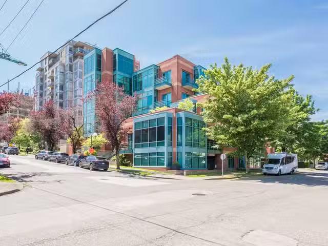 Office for lease in Vancouver, Vancouver West, 100 2433 Spruce.