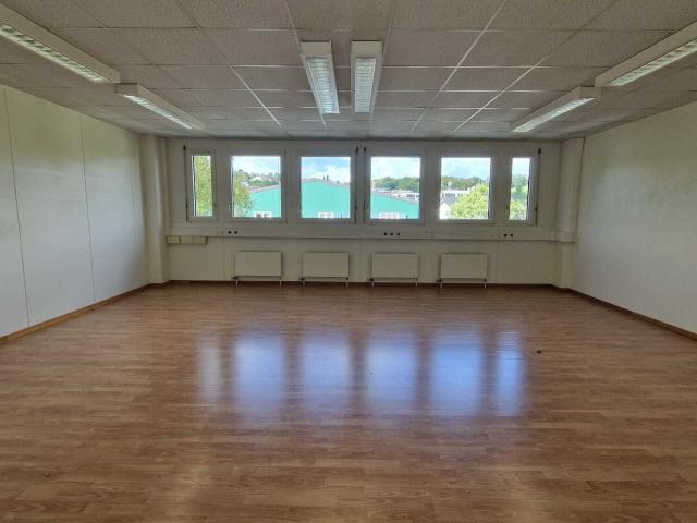 Office for rent in Lonay 194 m² | dreamo. Ch
