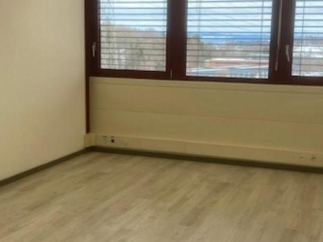Office for rent in Le Mont sur Lausanne 330 m² | dreamo. Ch