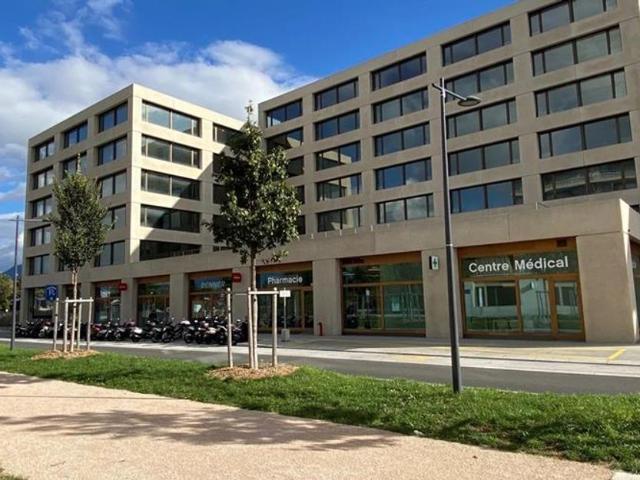 Office for rent in Thônex 1 200 m² | dreamo. Ch