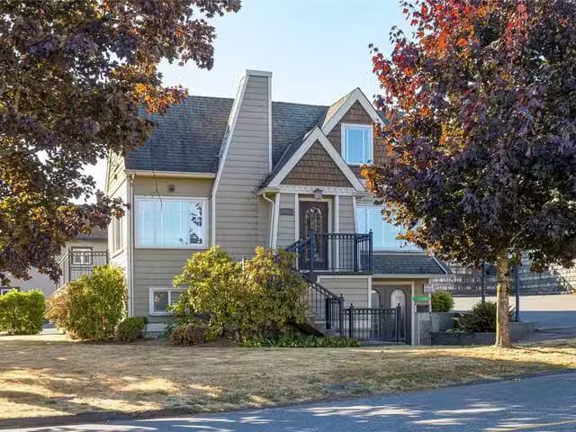 Office for sale in Ladysmith, 640 Esplanade Ave, 1029814