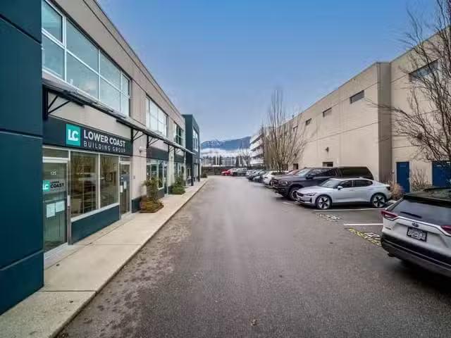 Office for sale in North Vancouver, North Vancouver, 122&224 9.