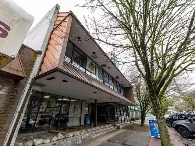 Office for sale in North Vancouver, North Vancouver, 300/301 1.