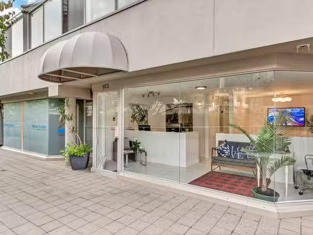 Office for sale in West Vancouver, West Vancouver, 103 2433 Be.