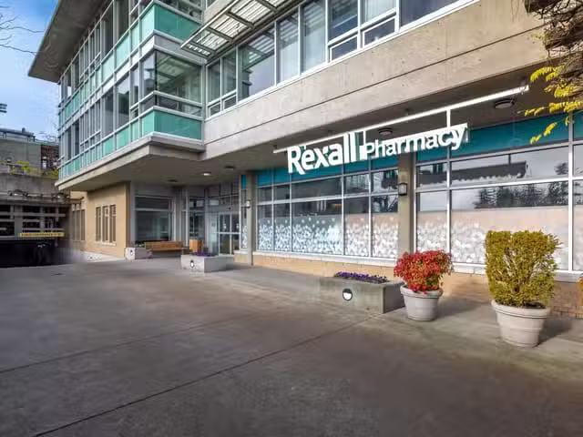 Office for sale in West Vancouver, West Vancouver, 575 W 16 St.