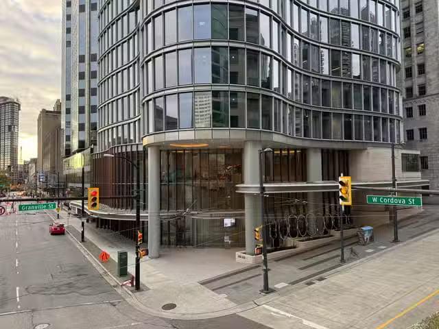 Office for sale in Vancouver, Vancouver West, 340 320 Granvill.