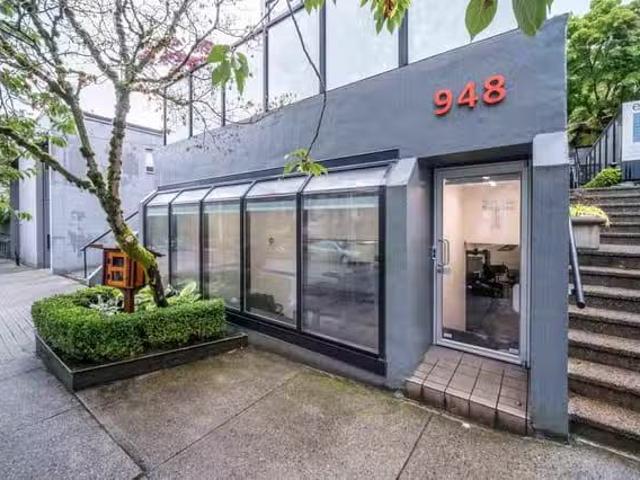 Office for sale in Vancouver, Vancouver West, 948 W 7th Avenue.