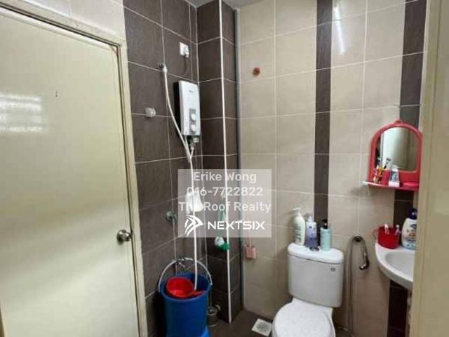 Office for sale, located VSQ @ PJ City Centre * NICE CONDITION* high floor nice view with 2 toilets for more details and viewing pls call Jeno 012 2876 or w