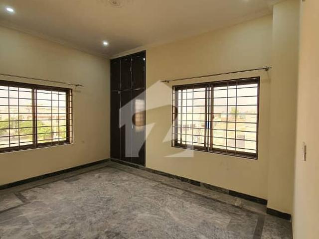 Office flats available for rent pak Arab society