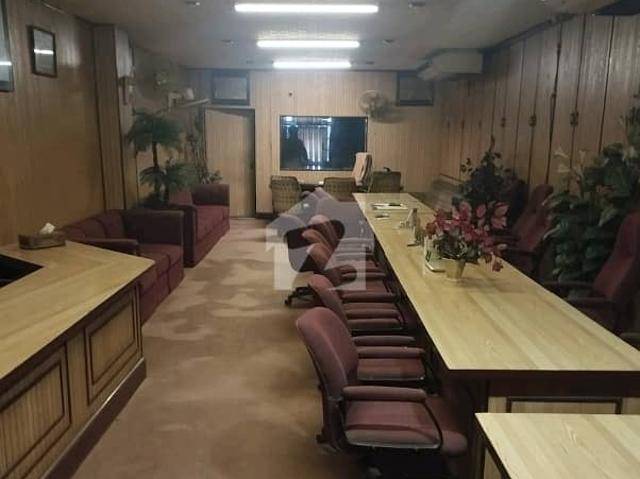 Office In Gulshan E Iqbal Block 14 Sized 800 Square Feet Is Available