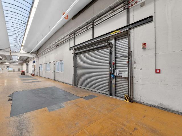 Office space for rent in Hünenberg 2 550 m² | dreamo. Ch