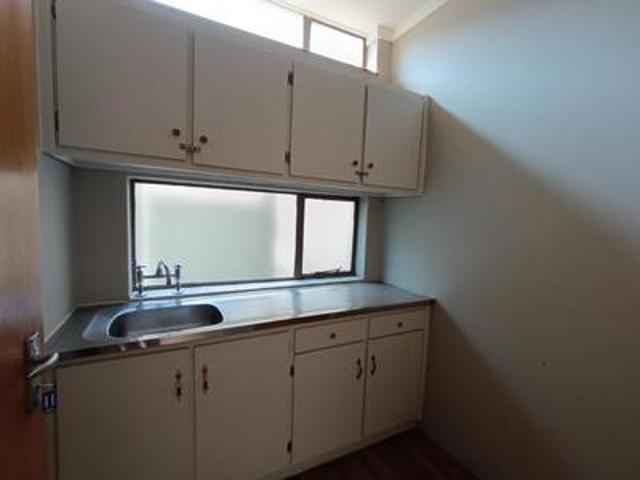 office space to rent – ideal for pro.
