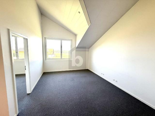 Office with 4 rooms for rent in Etagnières 78 m² | dreamo. Ch