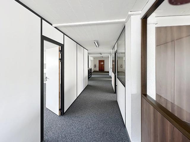 Office with 5 rooms for rent in Ecublens 230 m² | dreamo. Ch