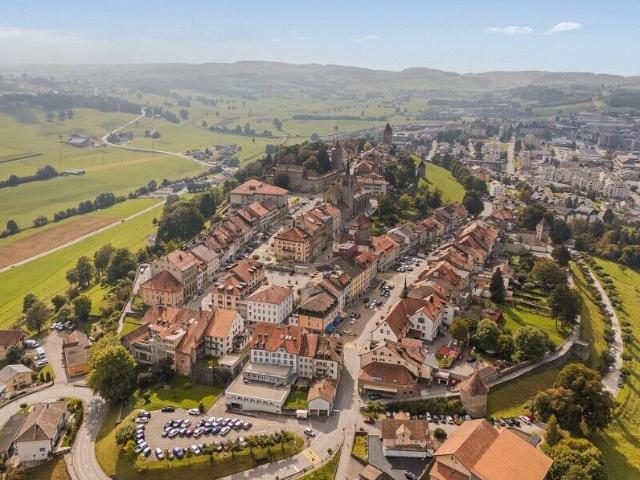 Office with 7 rooms on sale in Romont FR | dreamo. Ch