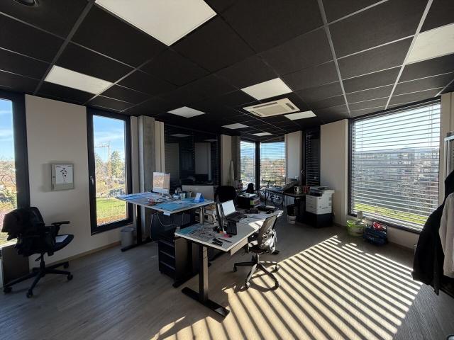 Office with 7 rooms on sale in Thônex 305 m² | dreamo. Ch