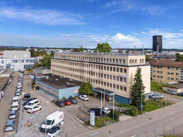 Office with 9 rooms for rent in Dübendorf 300 m² | dreamo. Ch