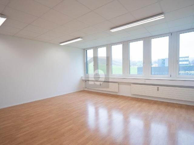 Office with 12 rooms for rent in Baar 347 m² | dreamo. Ch