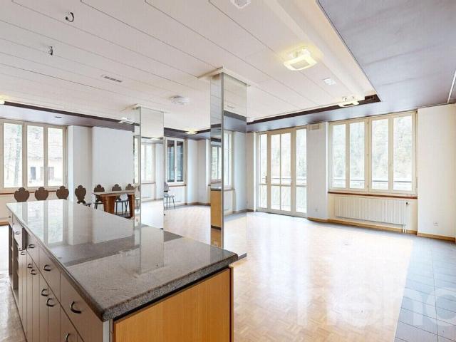 Office with 12 rooms on sale in La Chaux de Fonds 519 m² | dreamo. Ch
