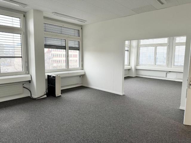 Office with 2 rooms for rent in Volketswil 92 m² | dreamo. Ch