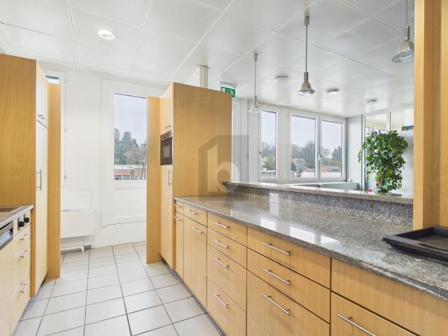 Office with 3 rooms for rent in Brüttisellen 87 m² | dreamo. Ch
