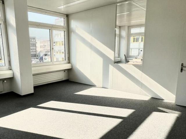 Office with 3 rooms for rent in Volketswil 120 m² | dreamo. Ch