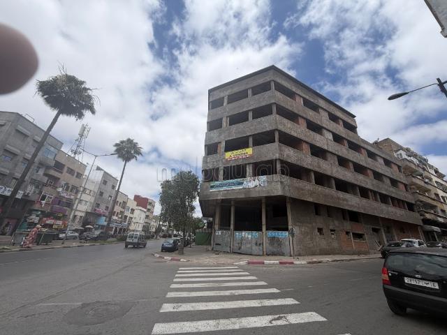 Offices & shops for sale in Hay Mohammadi. Small area 500 m²