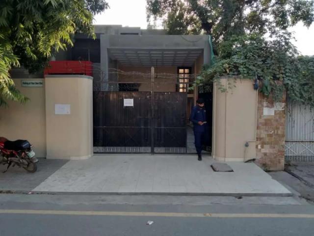 Office/School/Academy Lahore New Muslim Town ID 55997