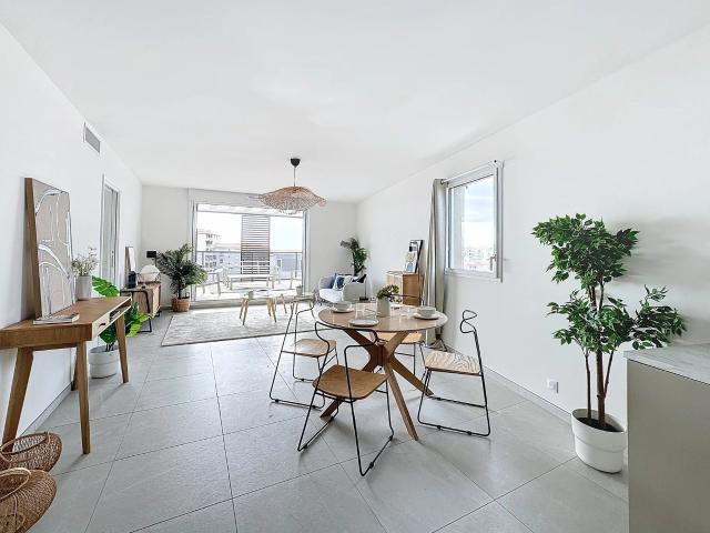 Offre d'exception: 4 pièce Juan les Pins au dernier étage et. 91m² Antibes