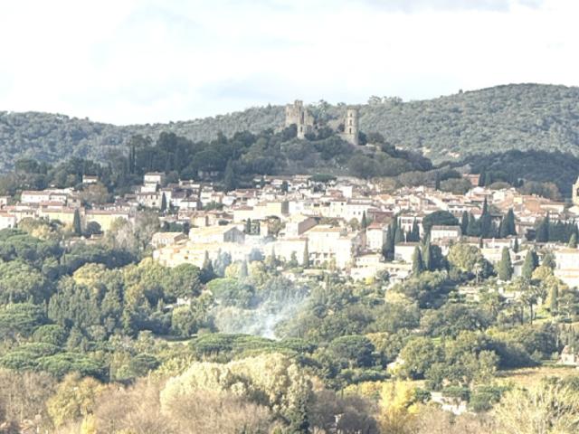OFFRES EXCLUSIVES pour ce Joli T3 – lumineux et vue Grimaud à Cogolin