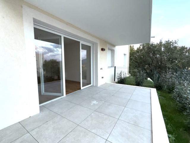 OFFRES EXCLUSIVES sur ce T3 en rez de jardin surélevé avec extérieur à Cogolin