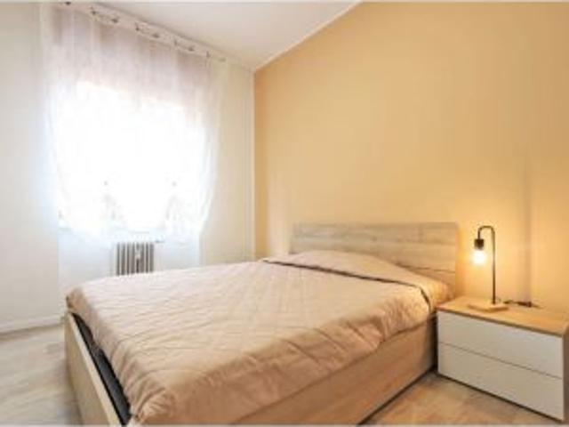 OFFRO CAMERA IN AFFITTO LETTO MATRIMONIALE USO SINGOLA