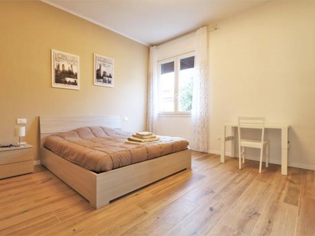 OFFRO CAMERA IN AFFITTO LETTO MATRIMONIALE USO SINGOLA