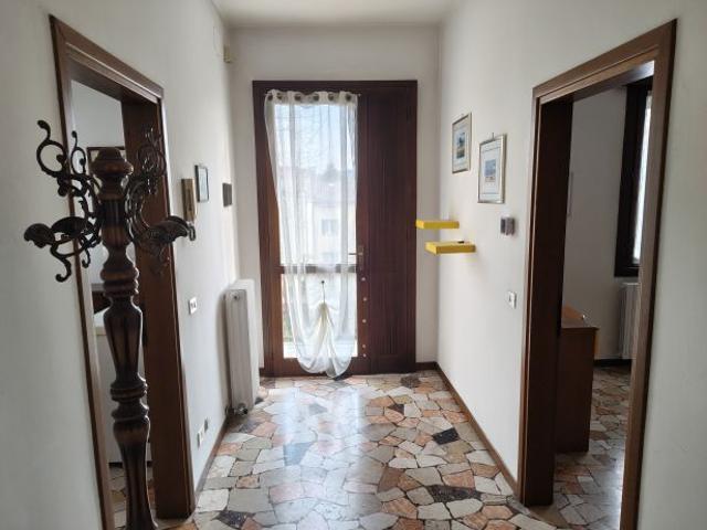 Offro camere singole in affitto