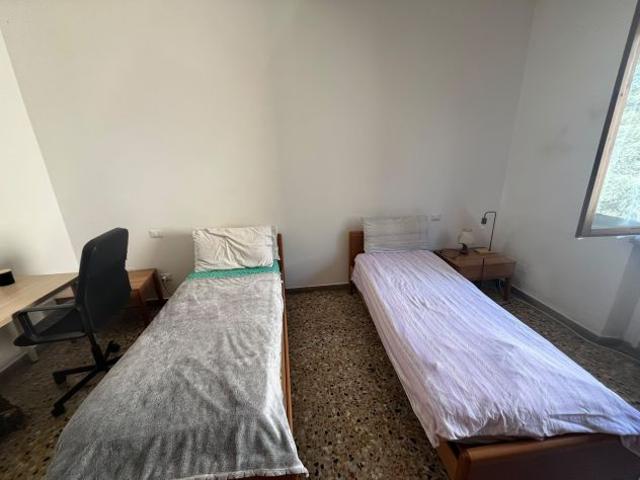 Offro stanza condivisa per studenti universitari