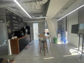 Oficina o Casa Oficina en Arriendo en Las Condes 2 baños
