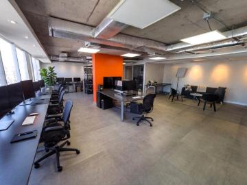 Oficina o Casa Oficina en Arriendo en Providencia 1 dormitorio 4 baños