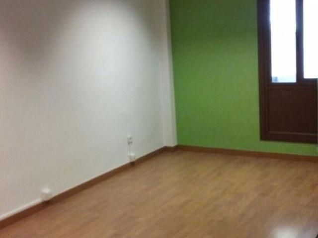 OFICINA A LA VENTA CON DOS DESPACHOS, SALA DE JUNTAS Y ASEOS, ARCHIVO Y CENTRALITA DE REDES. PRECIO NEGOCIABLE, POSIBILIDAD DE FINANCIACIÓN 100%